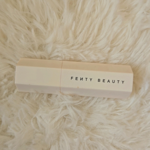 Fenty Beauty Portable Highlighter Brush 140 - Picture 1 of 4